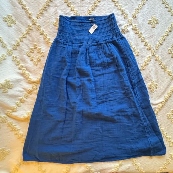 NWT Blue crinkle long skirt. Medium. Old Navy. - Picture 8 of 8